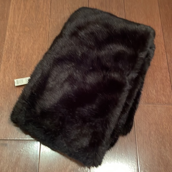 Talbots faux fur scarf NEW WITH TAGS - Picture 4 of 8